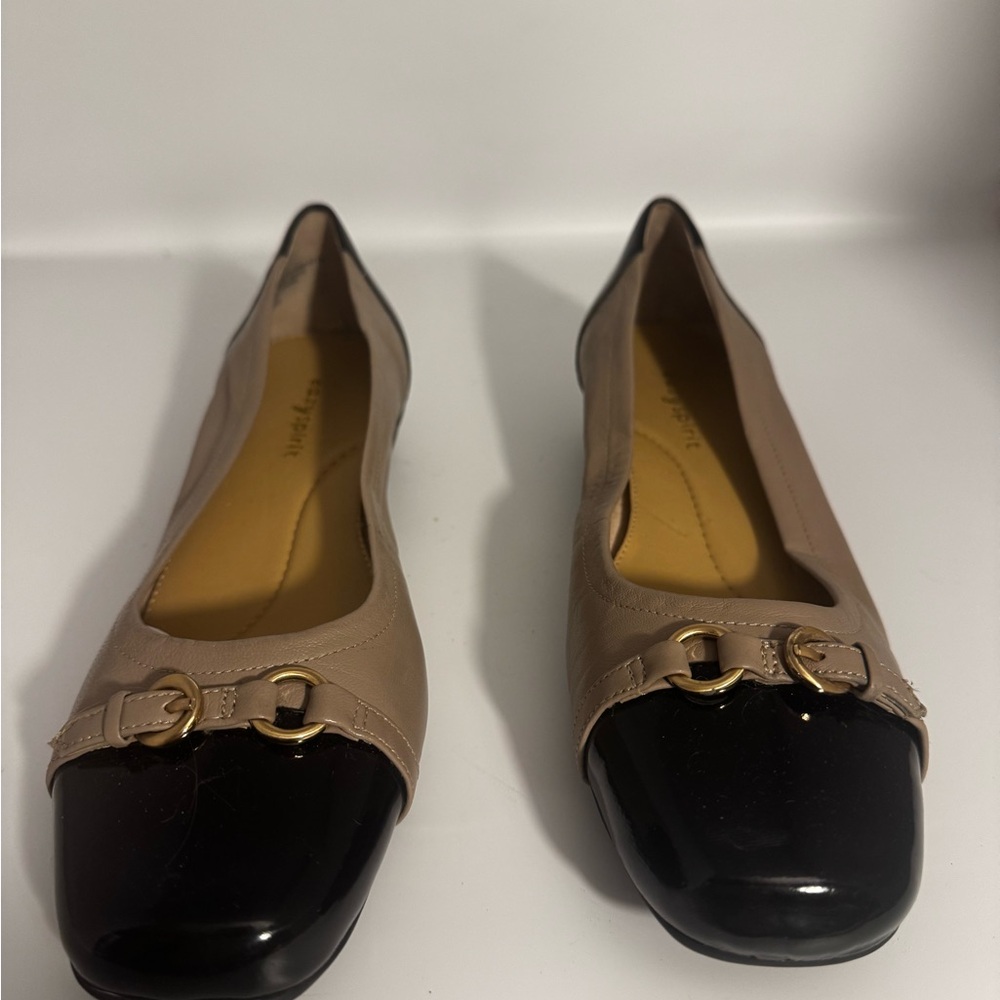 Easy Spirit Two-Tone Beige and Black Loafers